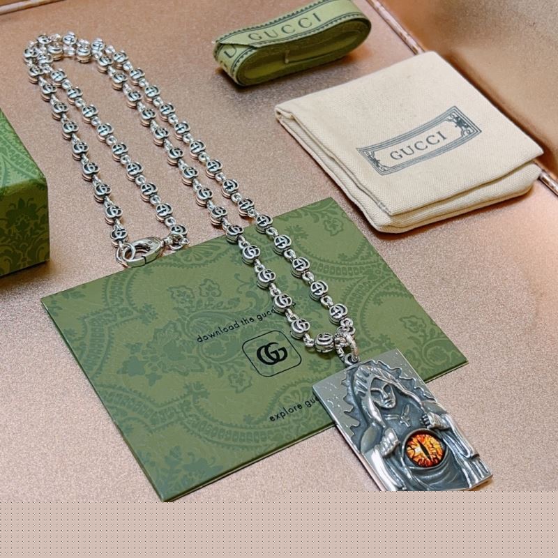 G*u*i necklaces